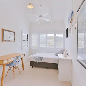 https://15-mcanally-drive-fabulous-family-home-with-magnificent.queenslandhotels.net