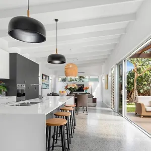 https://elanda-st-home-luxurious-beachside-living.queenslandhotels.net